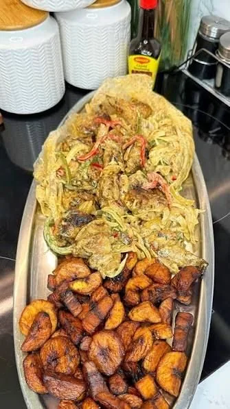 Poulet mayo, the signature dish of DR Congo, served in the pilot room of the Africa Tour.